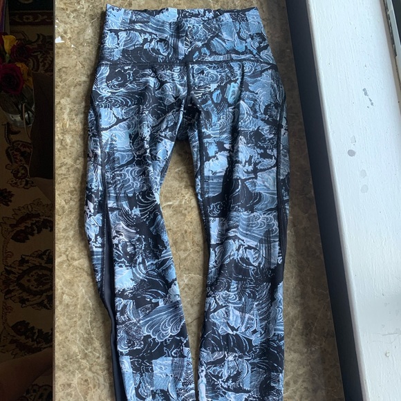 Lululemon Train Times - Picture 3 of 4